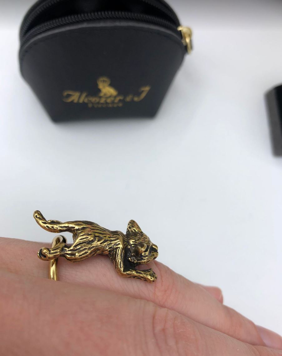 women cat ring