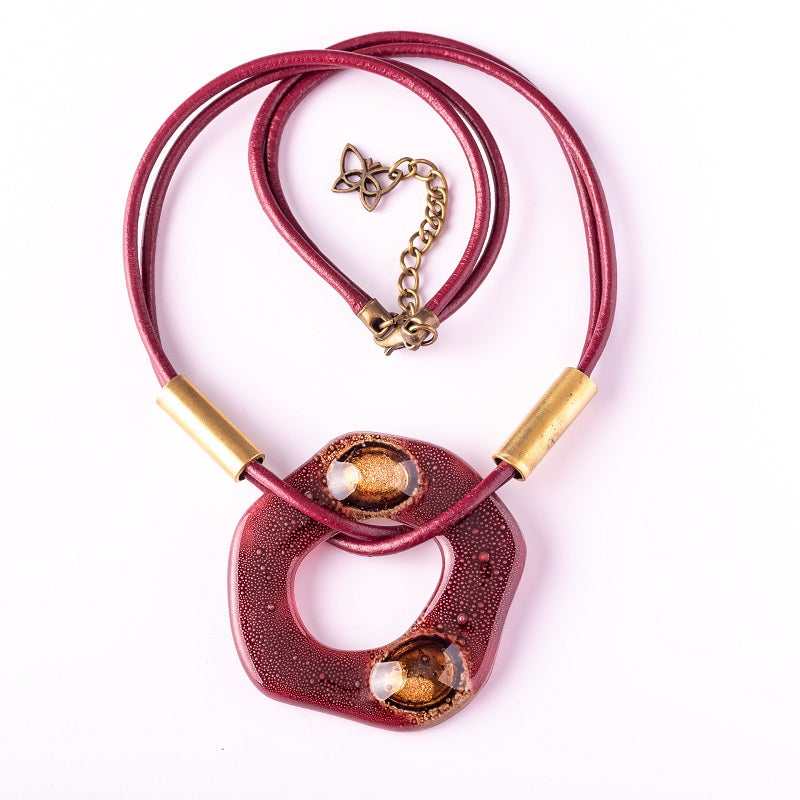 burgundy color short necklace in a leather cord