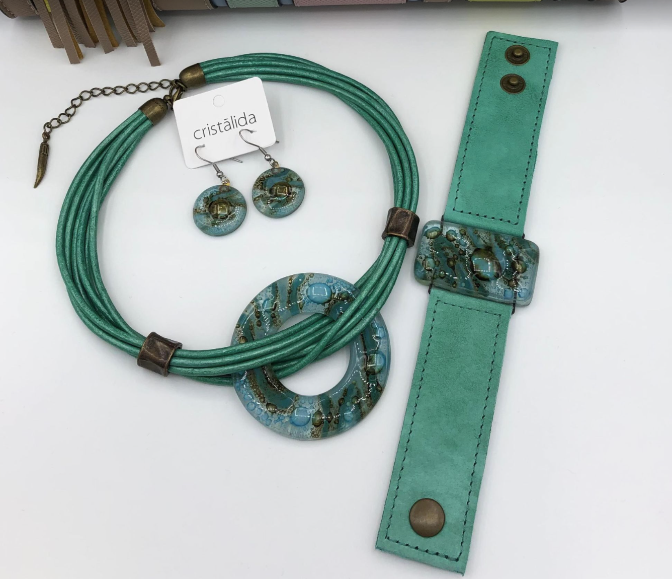 Cristalida Jewelry Set / Short Necklace, 3 Cm Bracelet, Round Earrings / Green Emerald Color-4