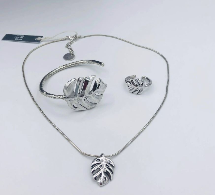 Ori Tao costume jewelry set / Short Necklace, Bracelet, Ring / Brass, Antic Silver Patina / Monstera Leaf - 0